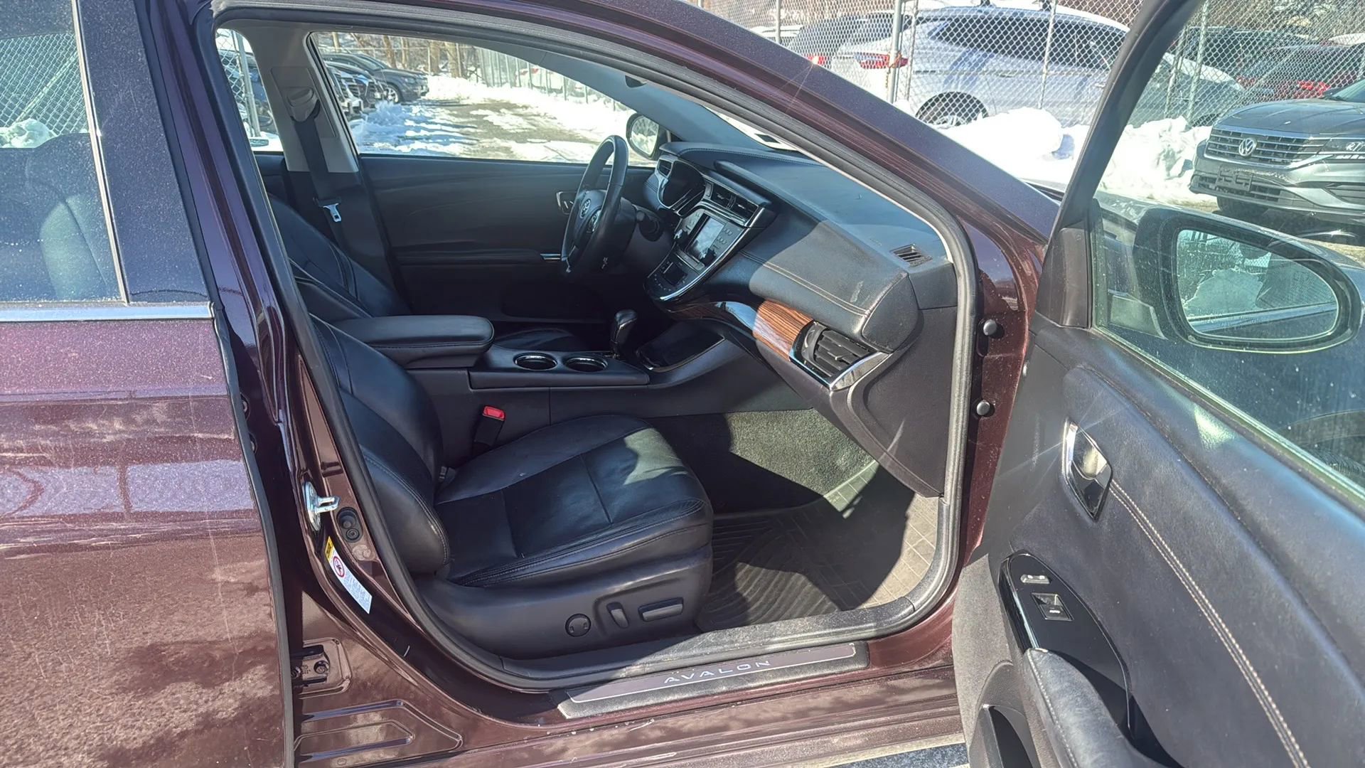 Used 2014 Toyota Avalon Limited w/ Technology Package FWD image 24