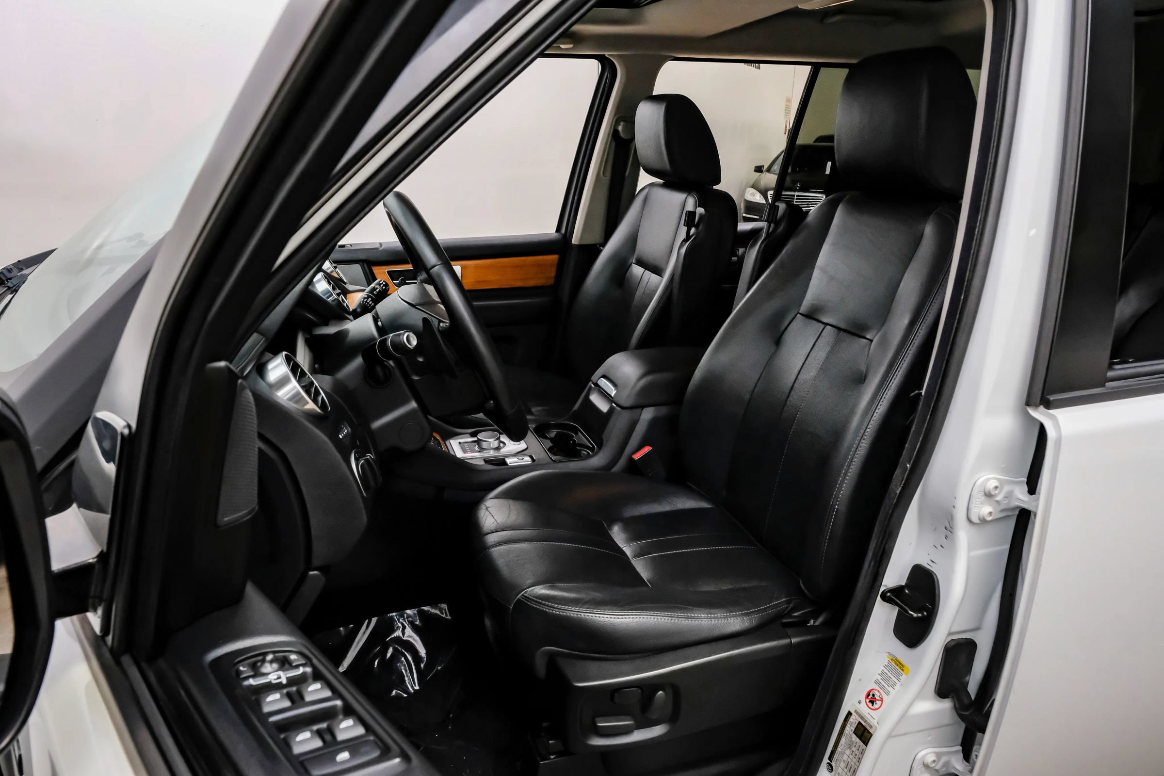 Used 2014 Land Rover LR4 HSE AWD/4WD image 32