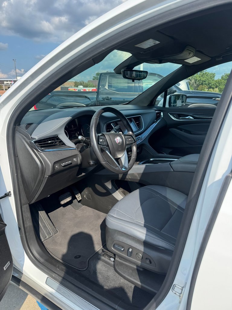 Used 2024 Buick Enclave Premium image 8