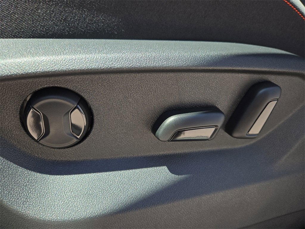 New 2025 Volkswagen Atlas Peak Edition SE image 19