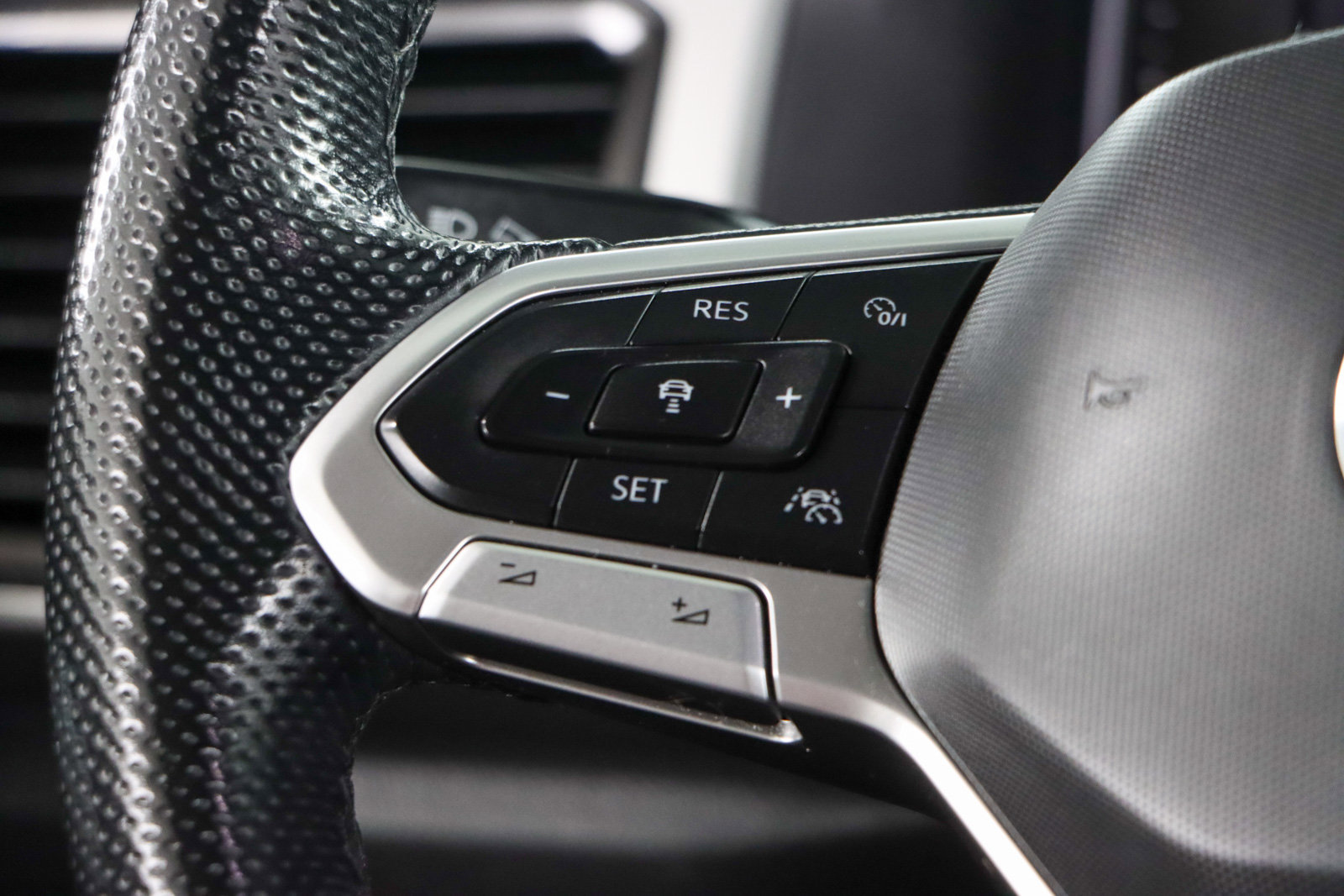 Used 2022 Volkswagen Atlas Cross Sport SEL Premium R-Line image 13