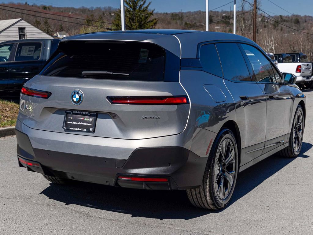 Used 2023 BMW iX xDrive50 w/ Premium Package AWD/4WD image 4