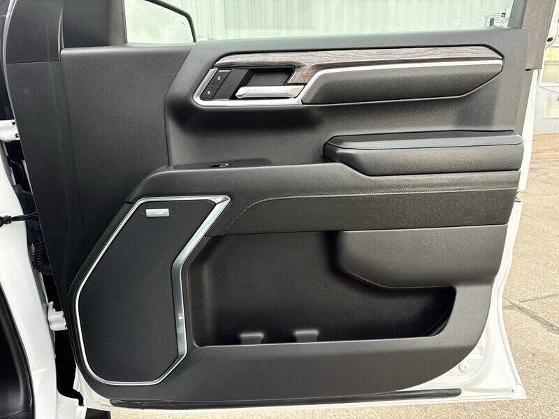 Used 2024 Chevrolet Silverado 1500 LTZ image 19