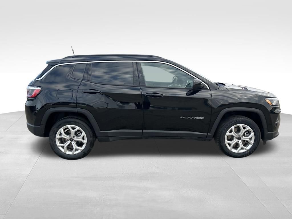 Used 2025 Jeep Compass Latitude w/ Sun & Sound Group image 41
