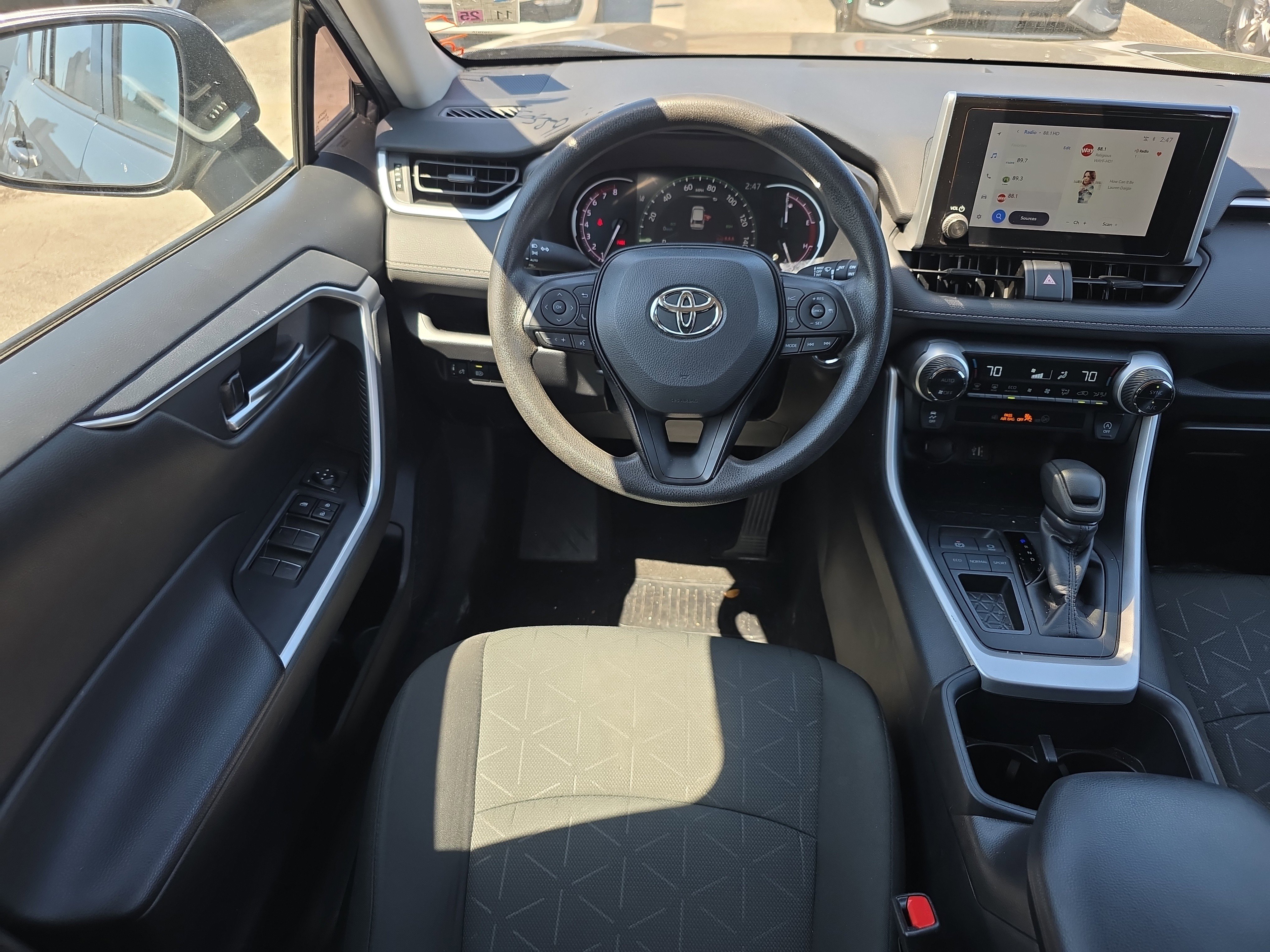Used 2024 Toyota RAV4 XLE image 17