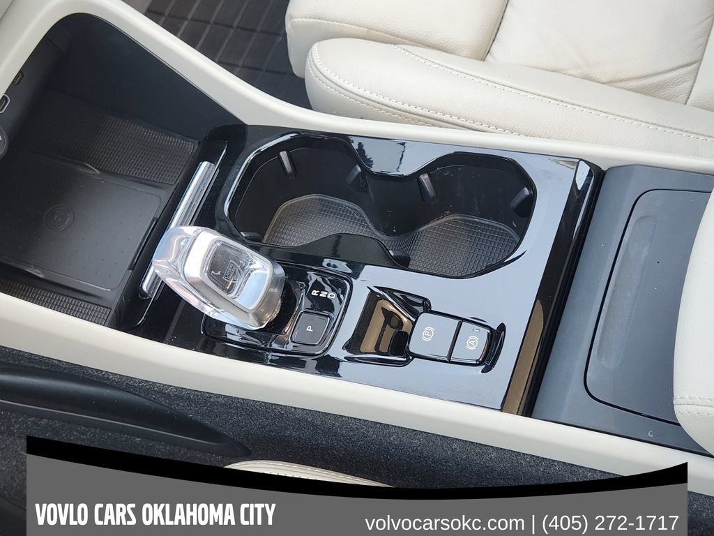 Certified 2024 Volvo XC40 B5 Plus w/ Protection Package Premier AWD/4WD image 17