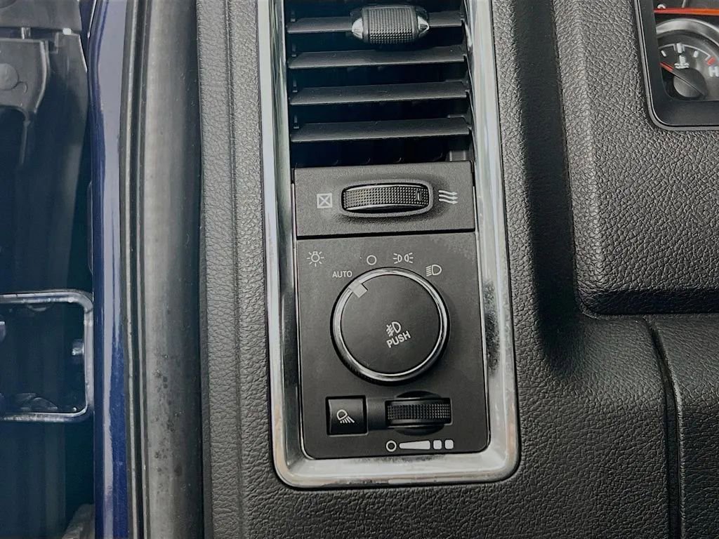 Used 2013 RAM 1500 Laramie w/ Convenience Group image 10