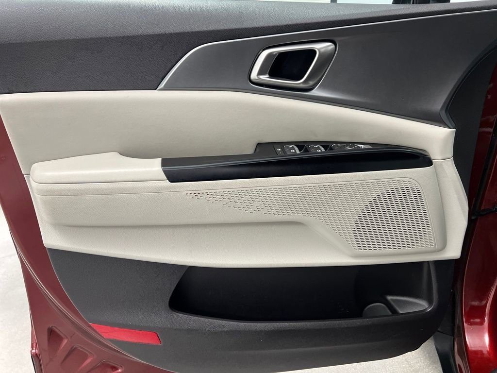 Used 2024 Kia Carnival LX image 11