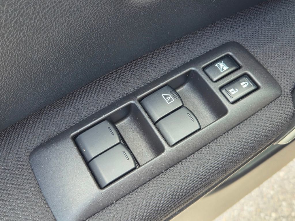 Used 2015 Nissan Rogue S w/ Convenience Package image 28