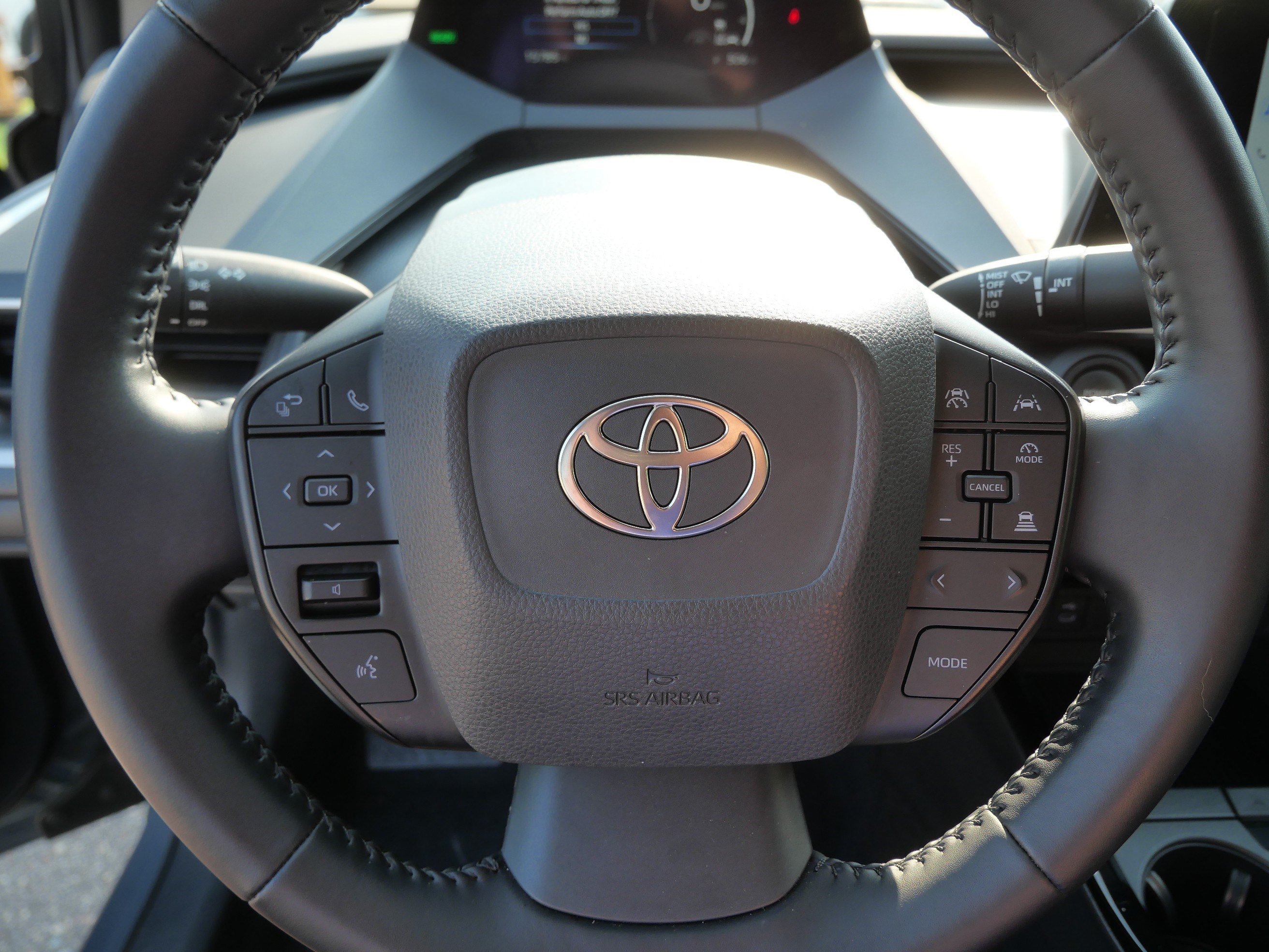 Certified 2025 Toyota Prius LE FWD image 26