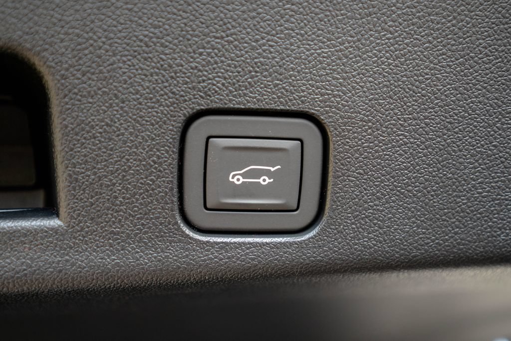 New 2026 Chevrolet Traverse RS w/ LPO, Floor Liner Package AWD/4WD image 38