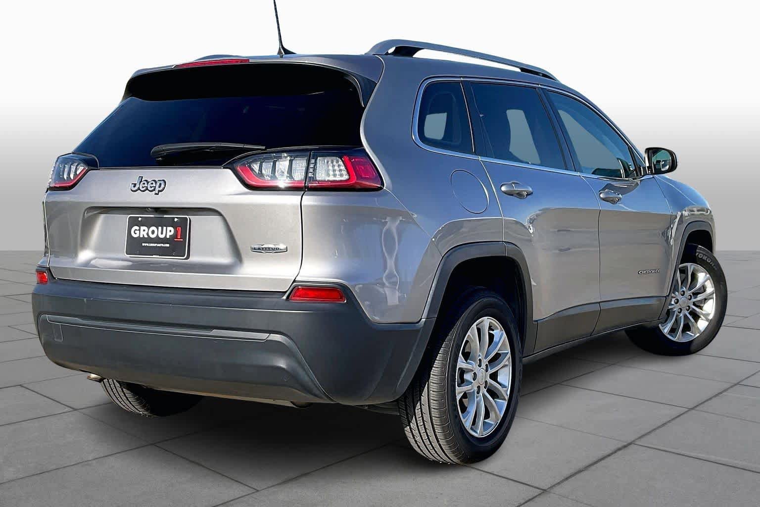Used 2019 Jeep Cherokee Latitude w/ Popular Appearance Group image 12