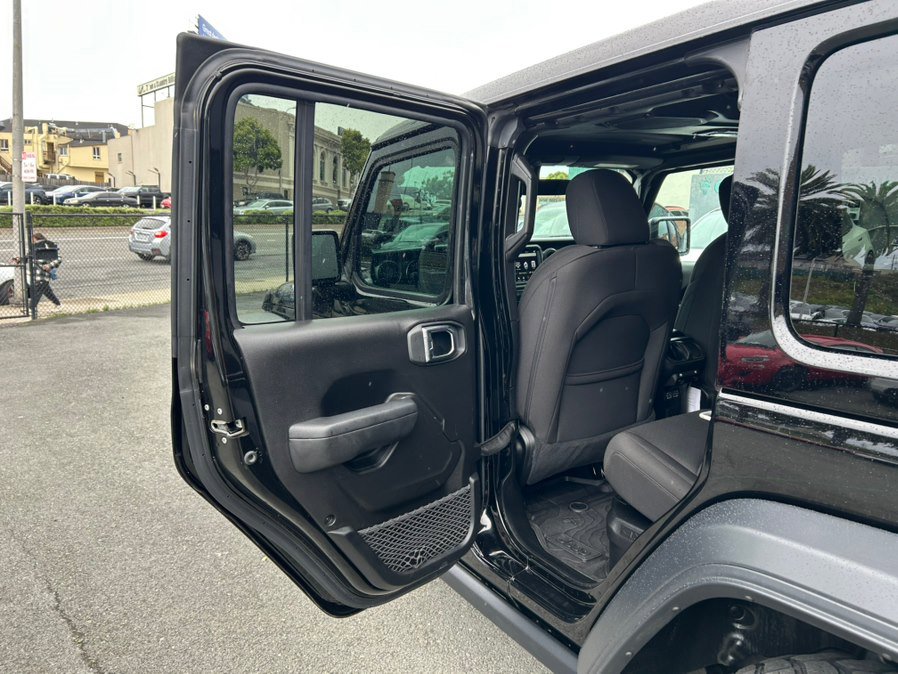 Used 2023 Jeep Wrangler Unlimited w/ Sun & Screen Package AWD/4WD image 58