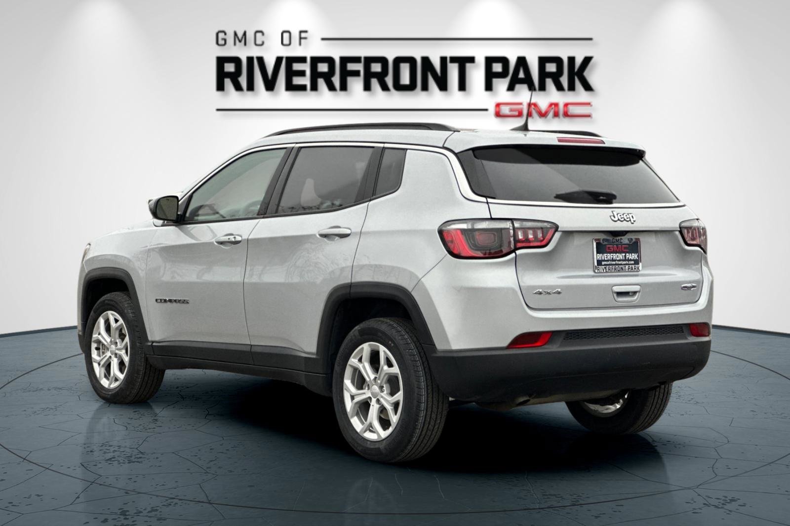 Used 2024 Jeep Compass Latitude image 5