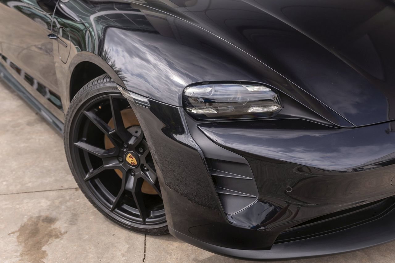 Used 2022 Porsche Taycan GTS AWD/4WD image 2