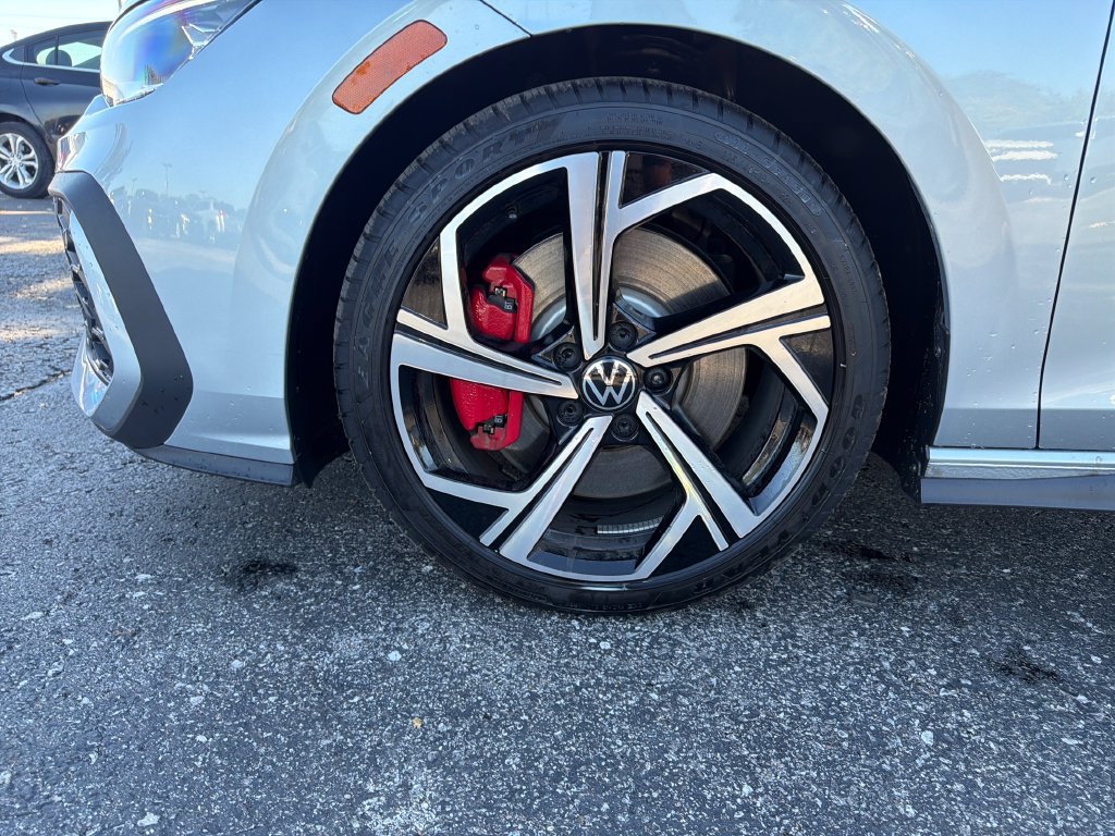 Used 2025 Volkswagen GTI SE FWD image 30