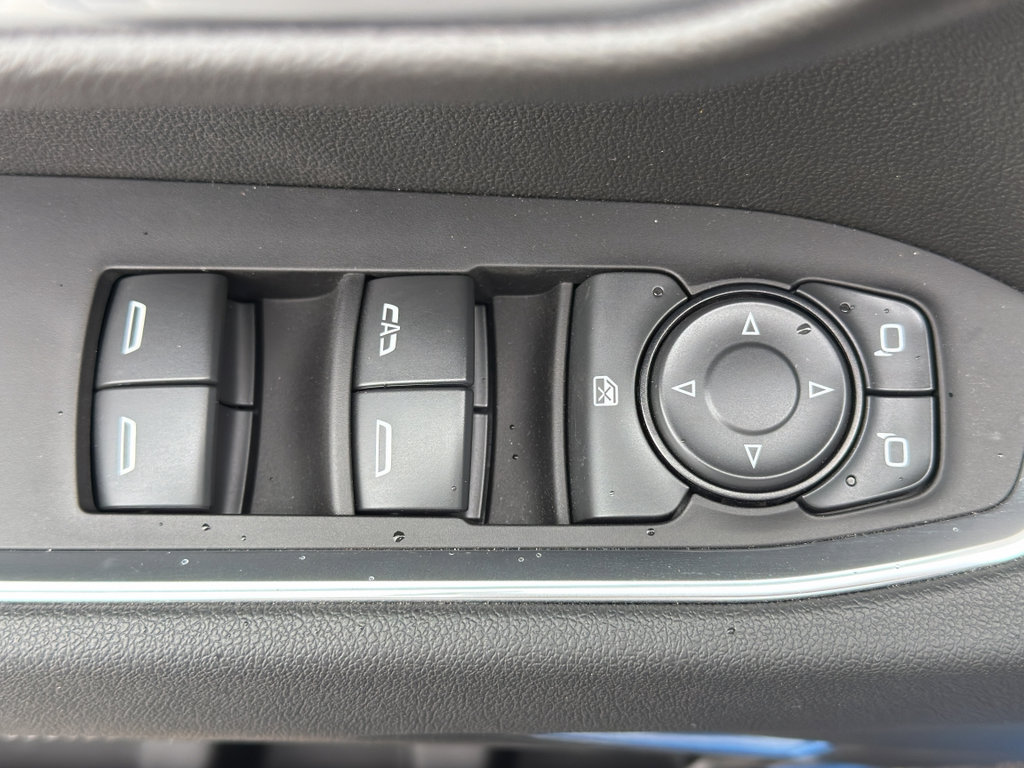 Used 2025 Chevrolet Silverado 1500 LT AWD/4WD image 13