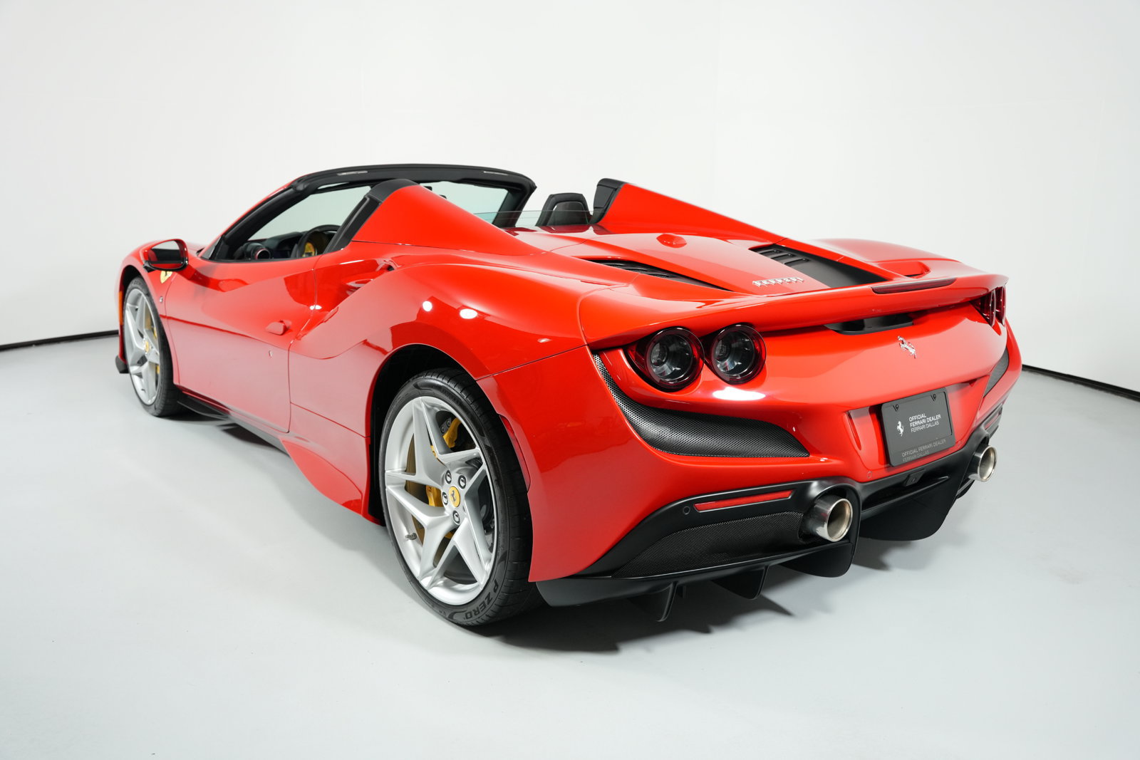 Used 2022 Ferrari F8 Spider RWD image 23