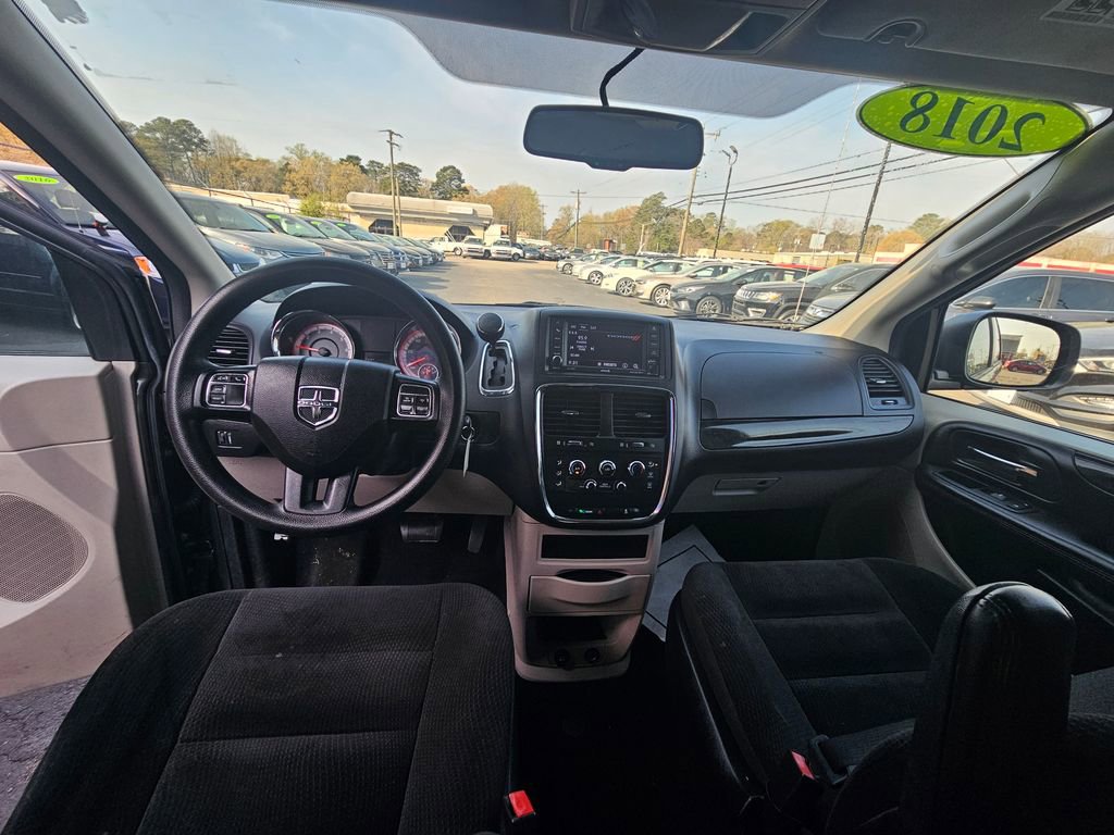 Used 2018 Dodge Grand Caravan SE w/ UConnect Hands-Free Group image 10