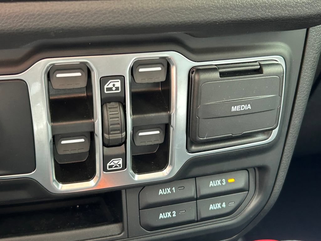 Used 2024 Jeep Wrangler Unlimited Sport AWD/4WD image 27
