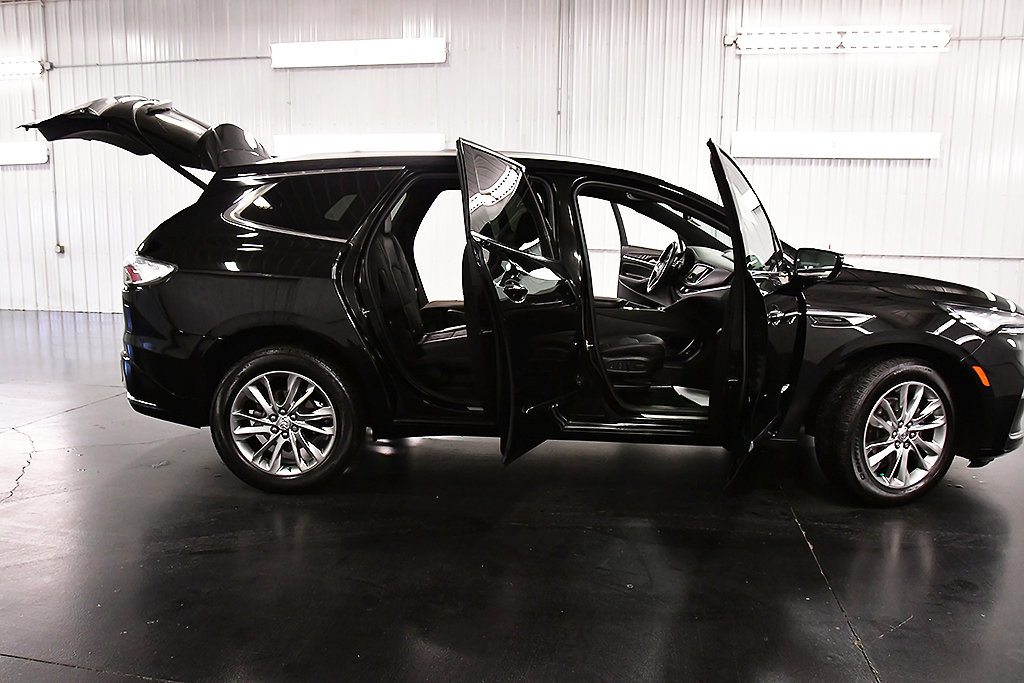 Used 2024 Buick Enclave Avenir w/ Avenir Technology Package AWD/4WD image 30