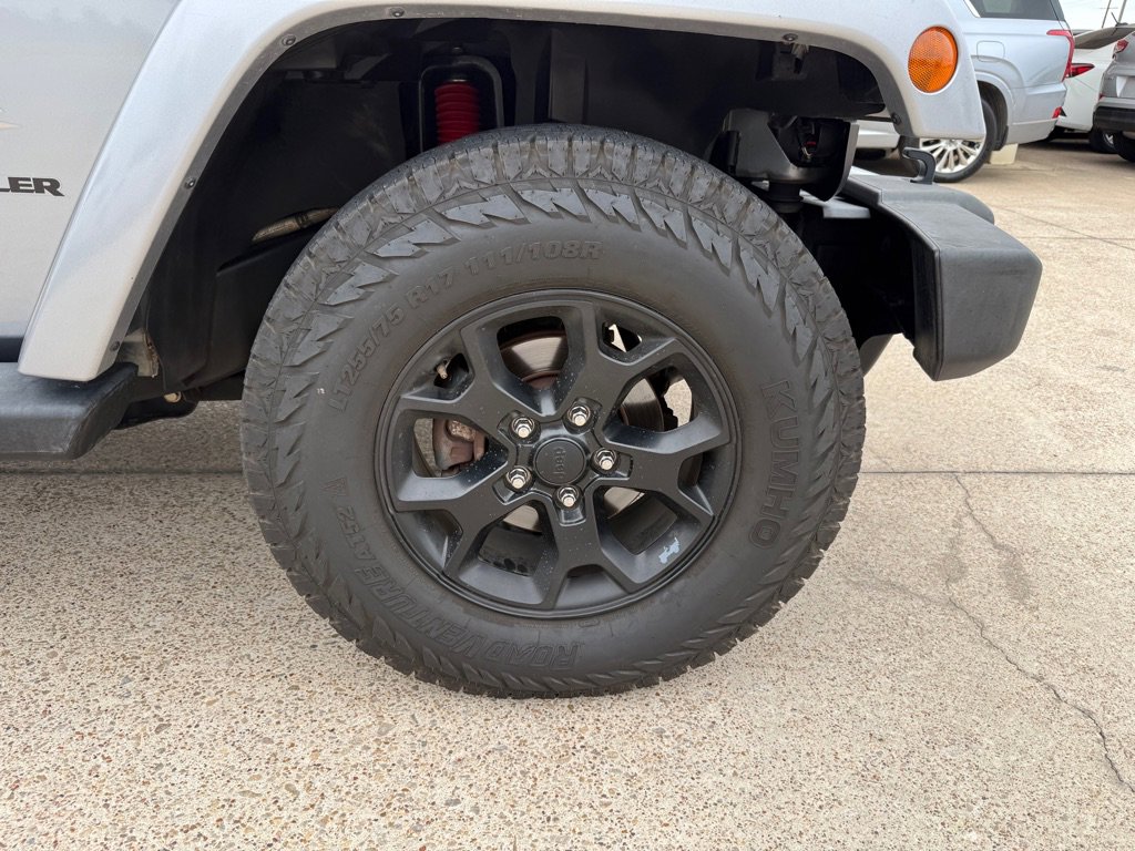 Used 2013 Jeep Wrangler Sahara w/ Connectivity Group AWD/4WD image 13