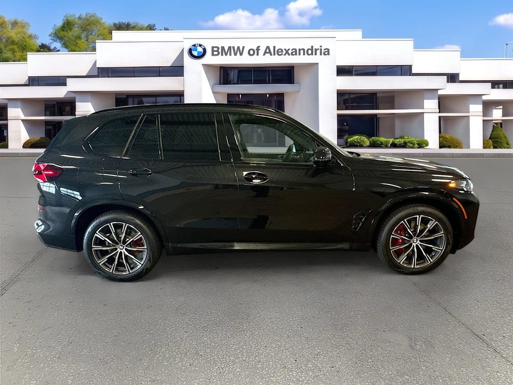 New 2026 BMW X5 xDrive40i w/ M Sport Package AWD/4WD image 4