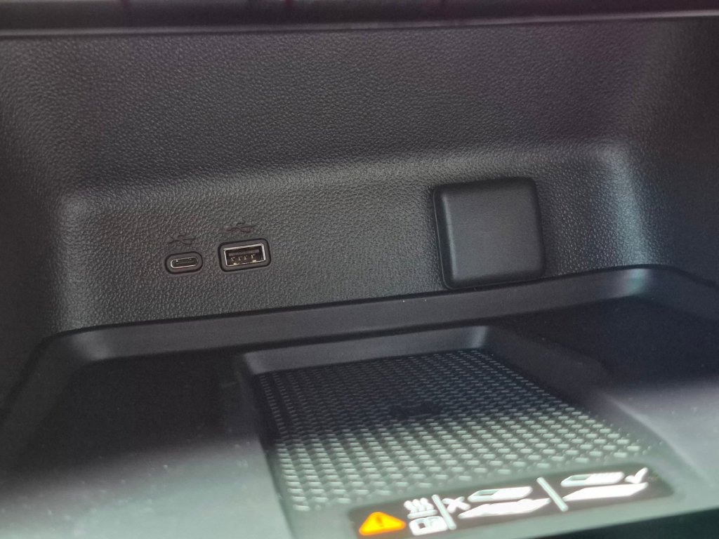 New 2026 Chevrolet Traverse LT w/ LPO, Floor Liner Package FWD image 33