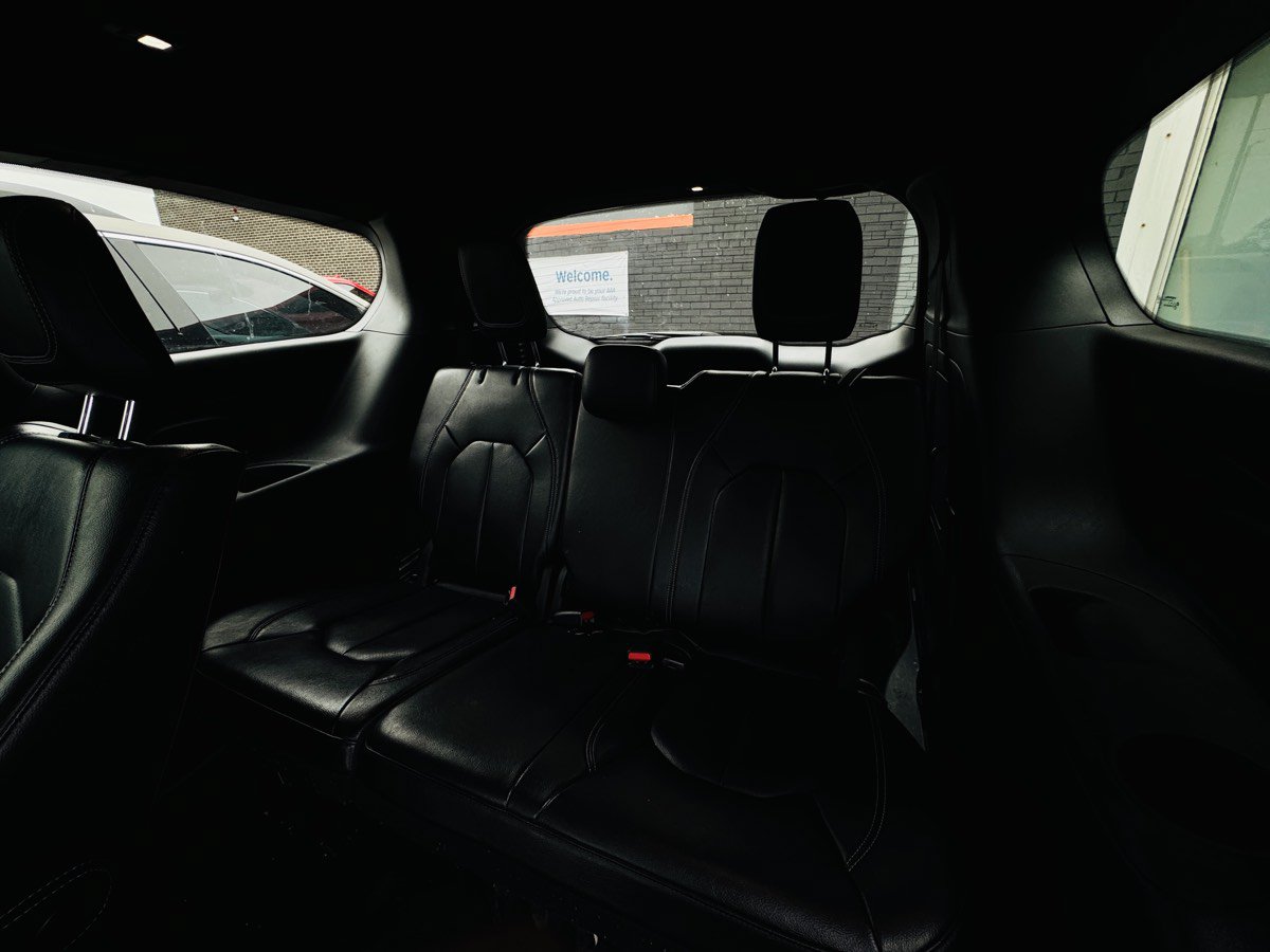 Used 2022 Chrysler Pacifica Touring-L w/ S Appearance Package FWD image 15