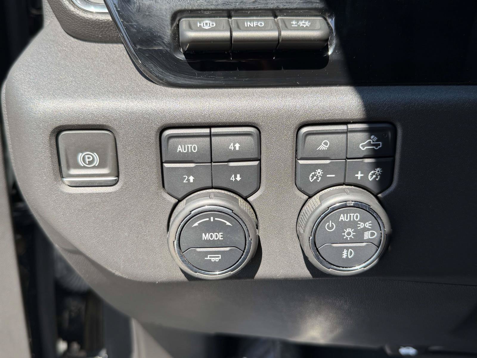 Used 2023 Chevrolet Silverado 1500 ZR2 w/ Technology Package AWD/4WD image 24