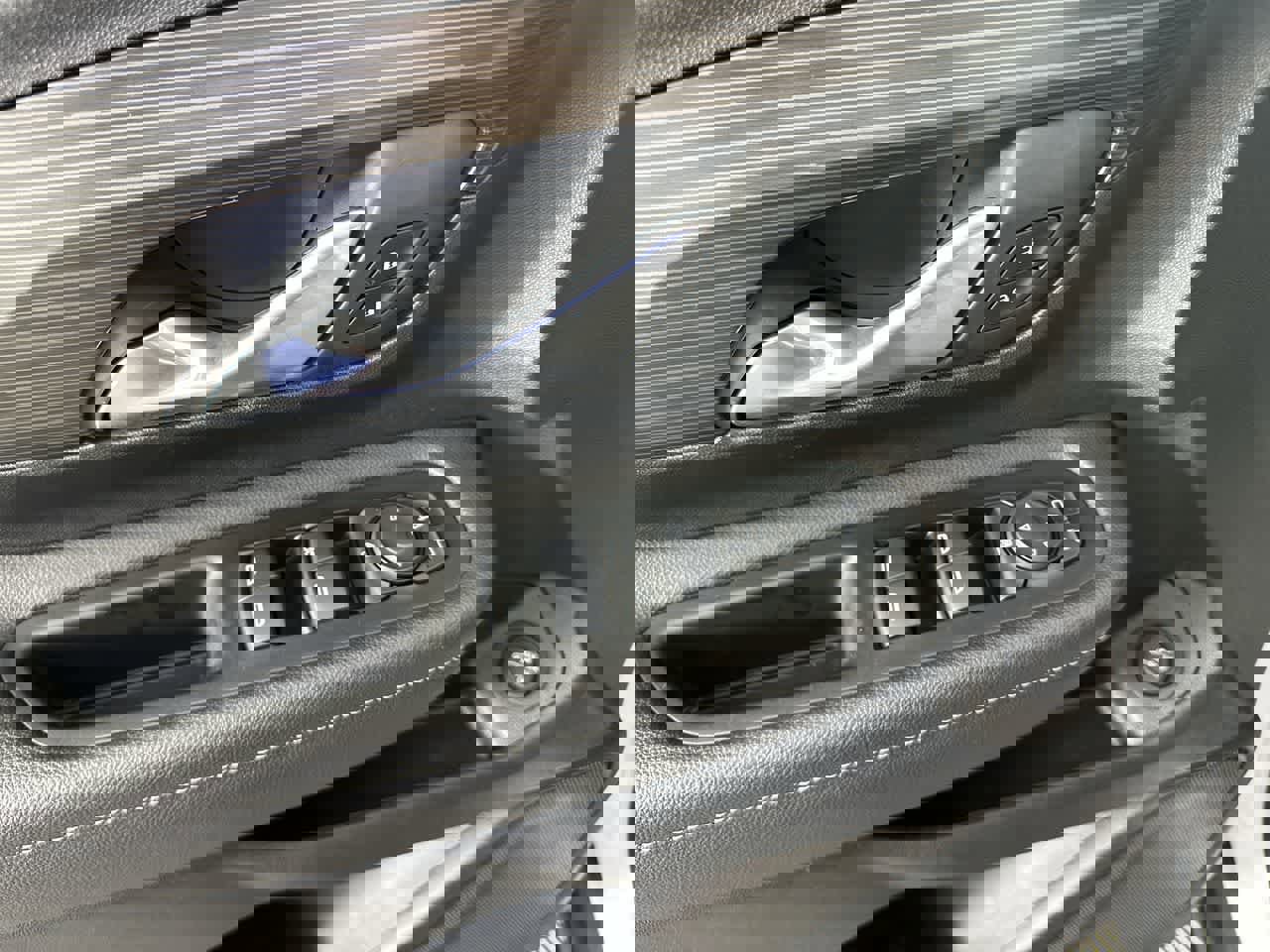 Used 2022 GMC Terrain SLE w/ Driver Convenience Package image 11