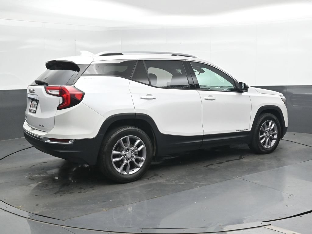 Used 2024 GMC Terrain SLT w/ Infotainment Package II AWD/4WD image 2