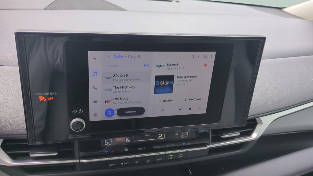 Certified 2025 Toyota Sienna LE image 17