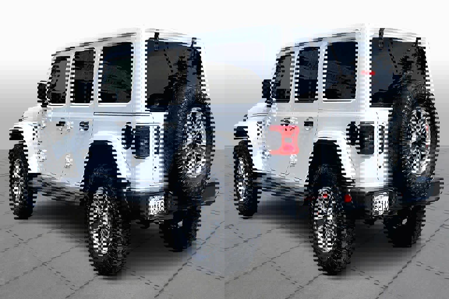 Used 2018 Jeep Wrangler Unlimited Sahara image 11