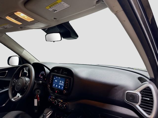 Used 2021 Kia Soul S image 2