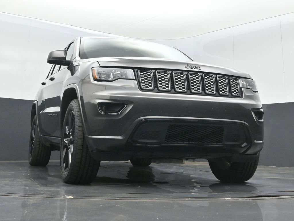 Used 2020 Jeep Grand Cherokee Altitude AWD/4WD image 5