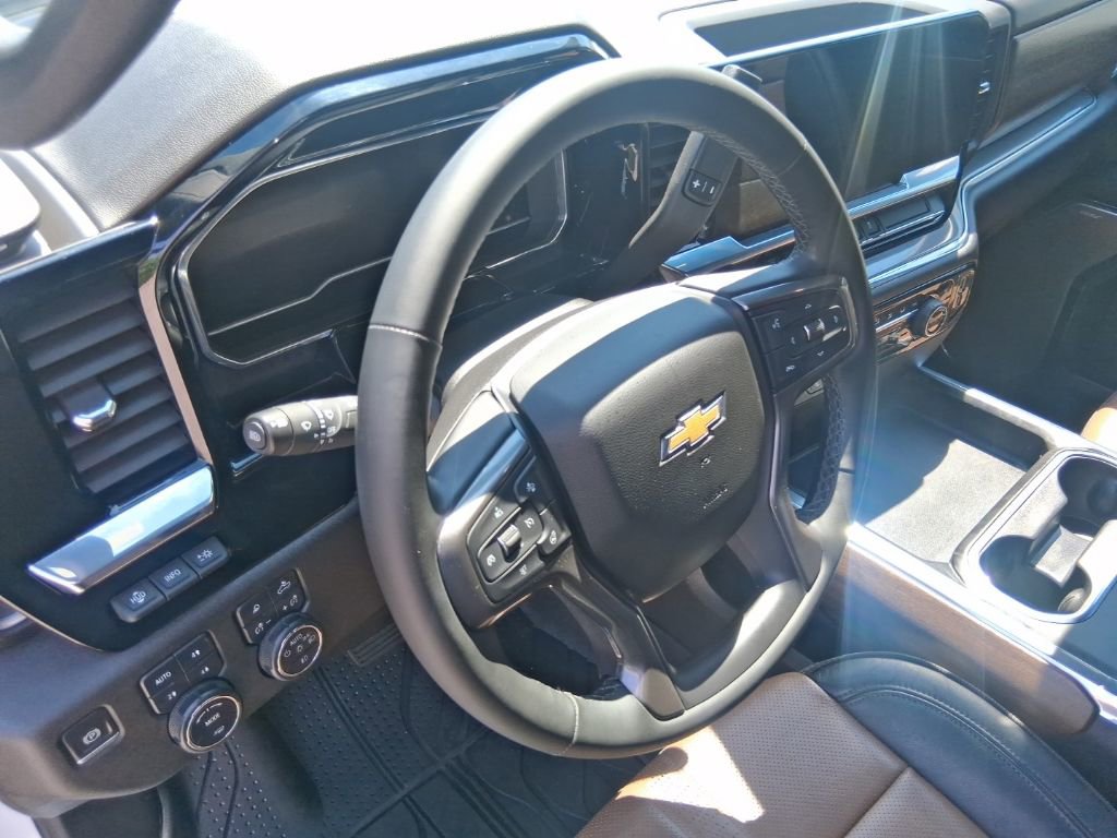 Used 2024 Chevrolet Silverado 3500 High Country w/ Technology Package image 18