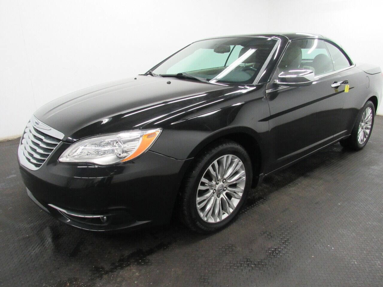 Used 2011 Chrysler 200 Limited image 2