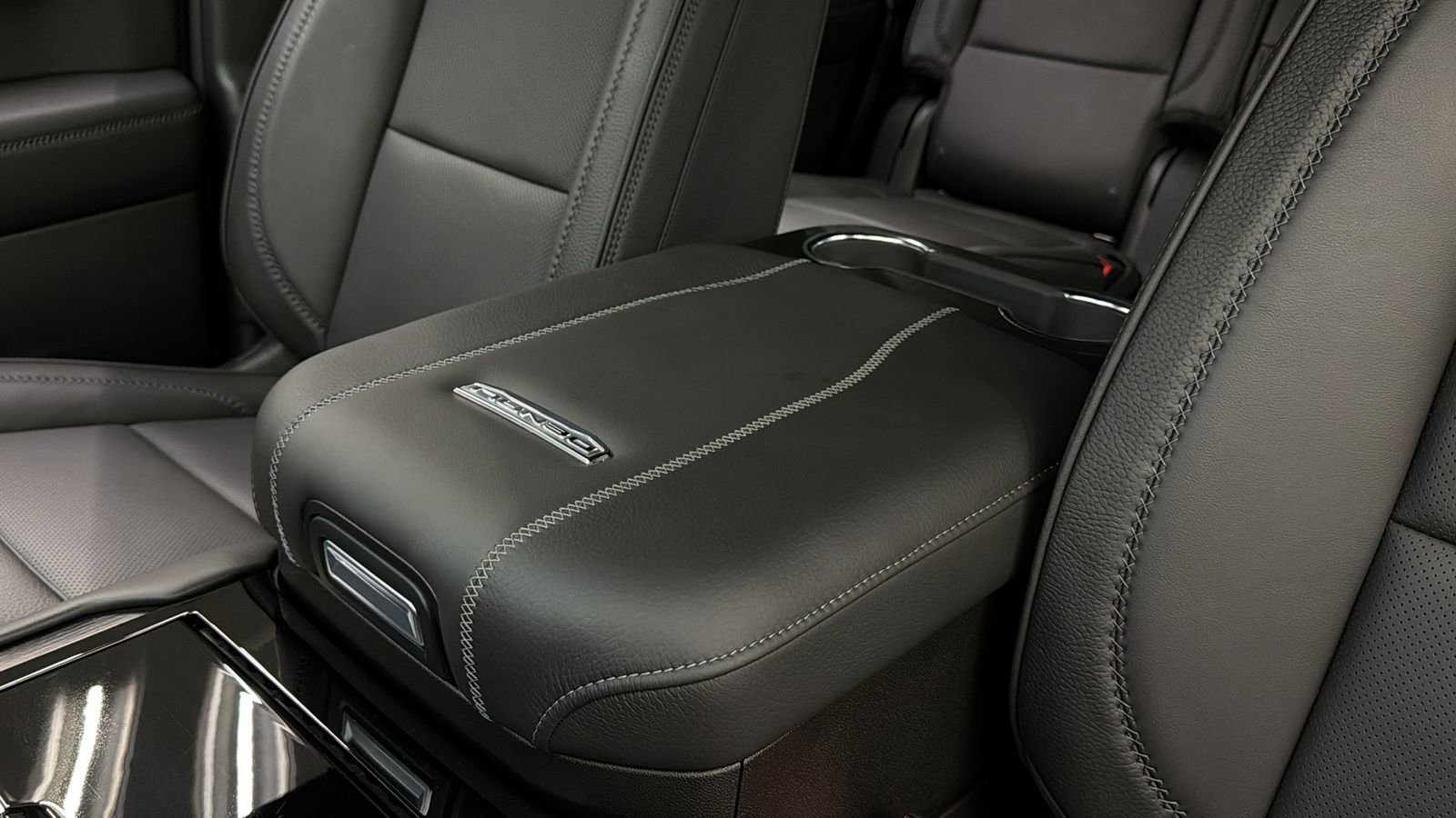 Used 2026 GMC Yukon Denali w/ Sun & Power Step Package AWD/4WD image 36