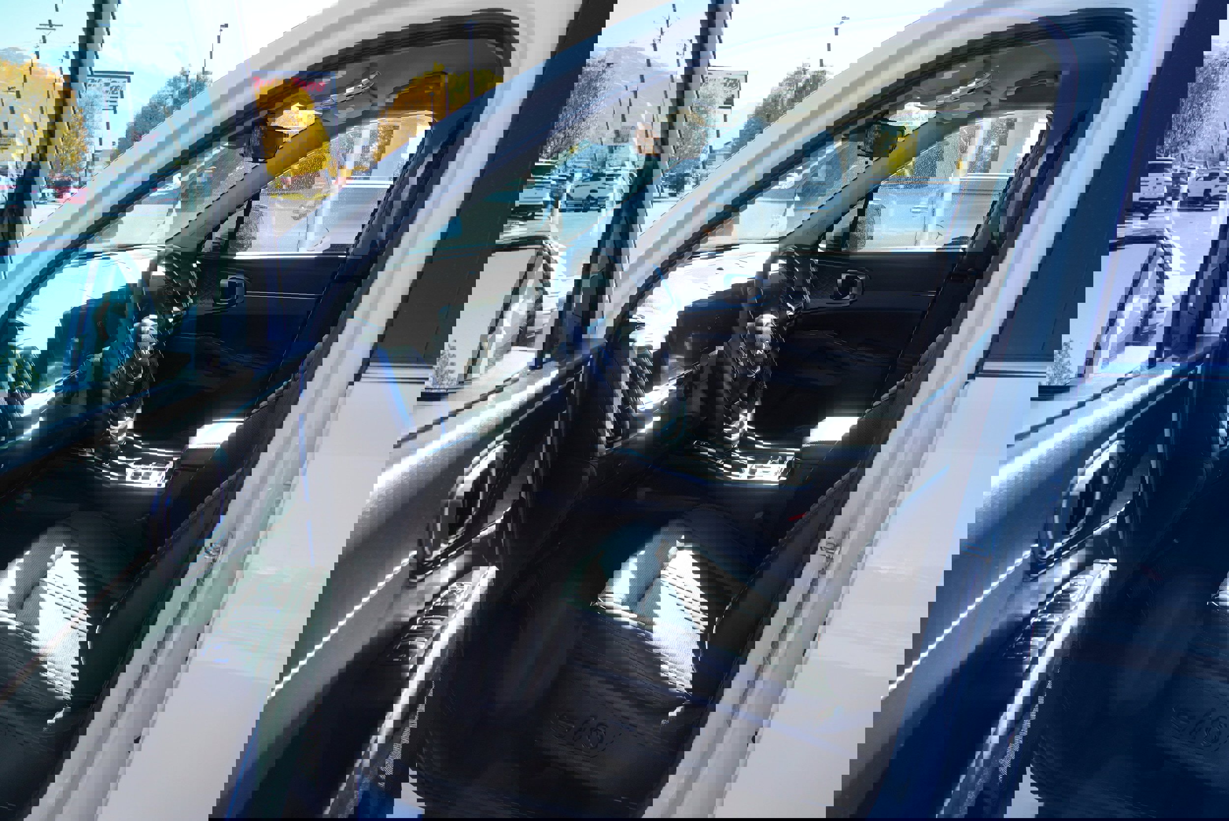 Used 2024 Kia Sorento S image 21