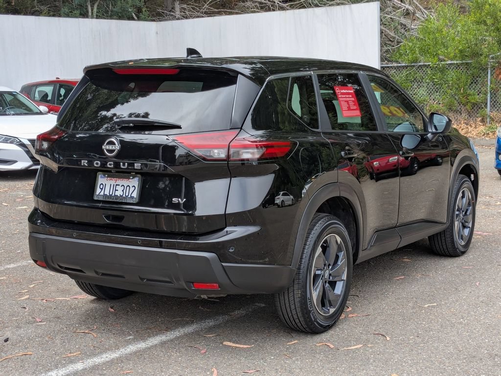 Used 2024 Nissan Rogue SV FWD image 5