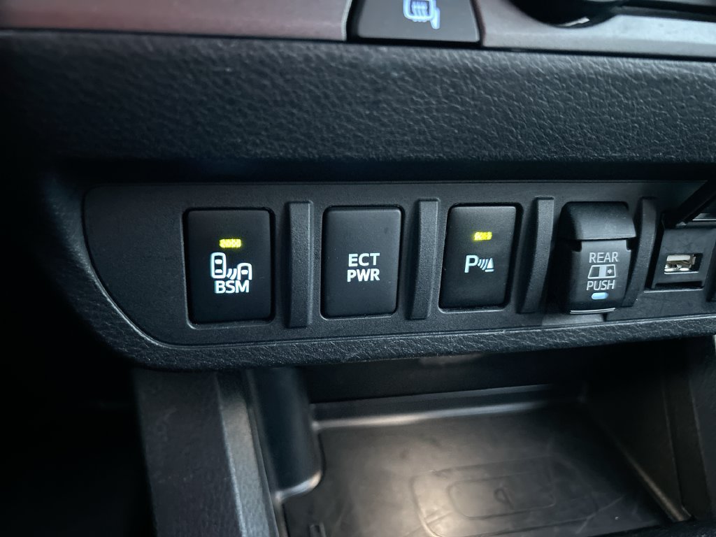 Used 2022 Toyota Tacoma TRD Sport w/ Technology Package RWD image 33