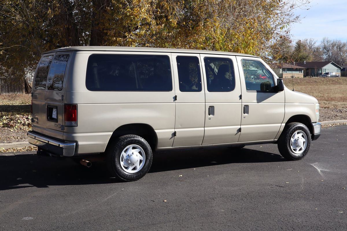 Used 2009 Ford E-350 and Econoline 350 Super Duty Wagon image 4