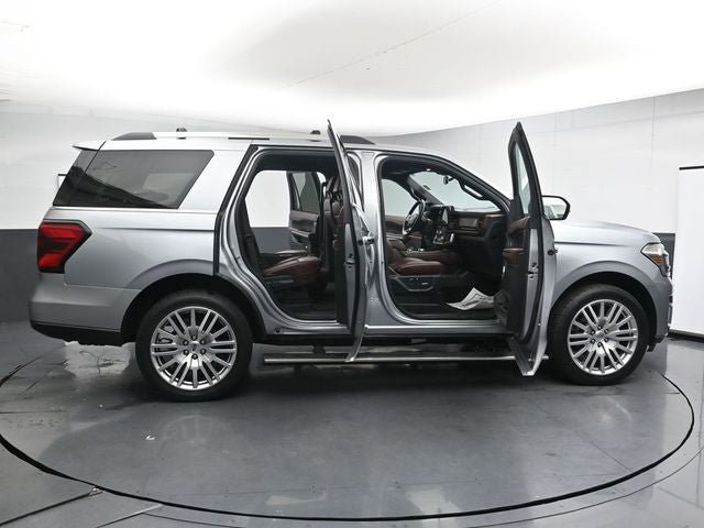 Used 2024 Ford Expedition Limited AWD/4WD image 39