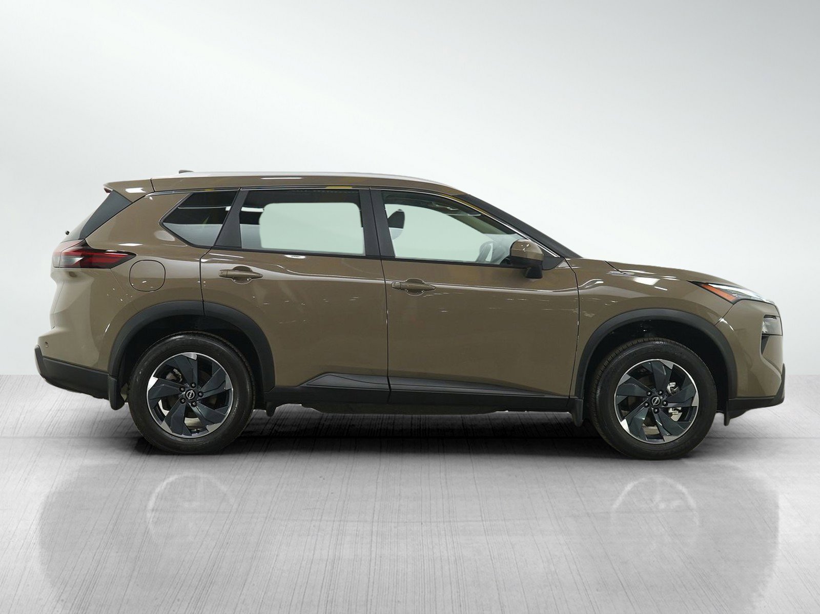 Used 2024 Nissan Rogue SV w/ SV Premium Package image 6