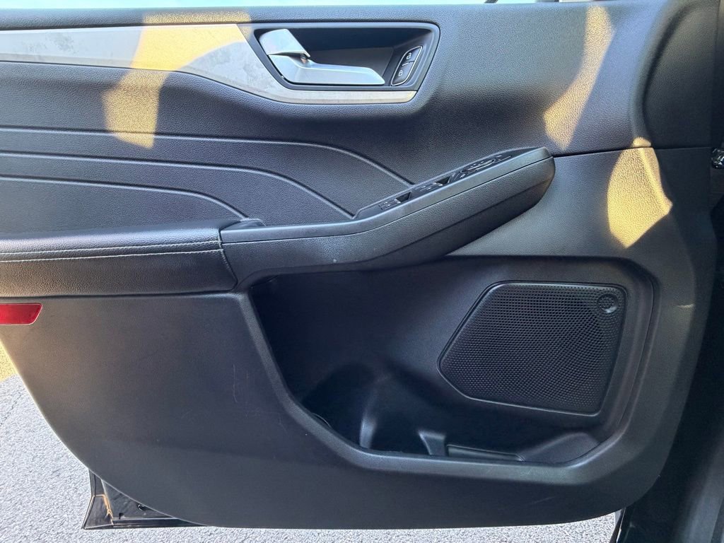 Used 2021 Ford Escape SE w/ Cold Weather Package image 30