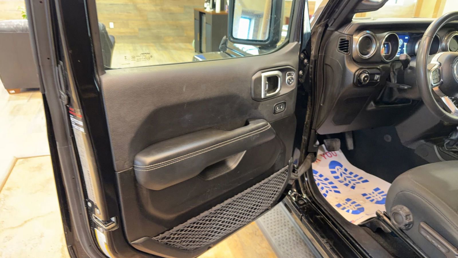 Used 2023 Jeep Wrangler Unlimited Sahara image 11