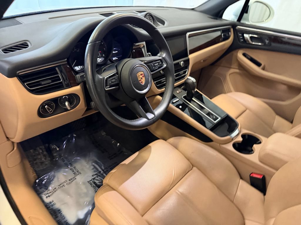 Certified 2023 Porsche Macan AWD/4WD image 4