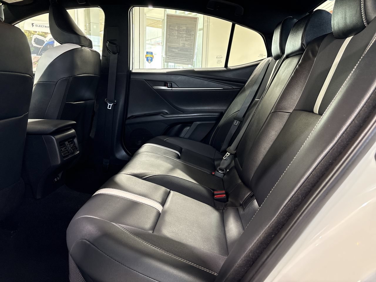 Used 2025 Toyota Camry SE FWD image 23