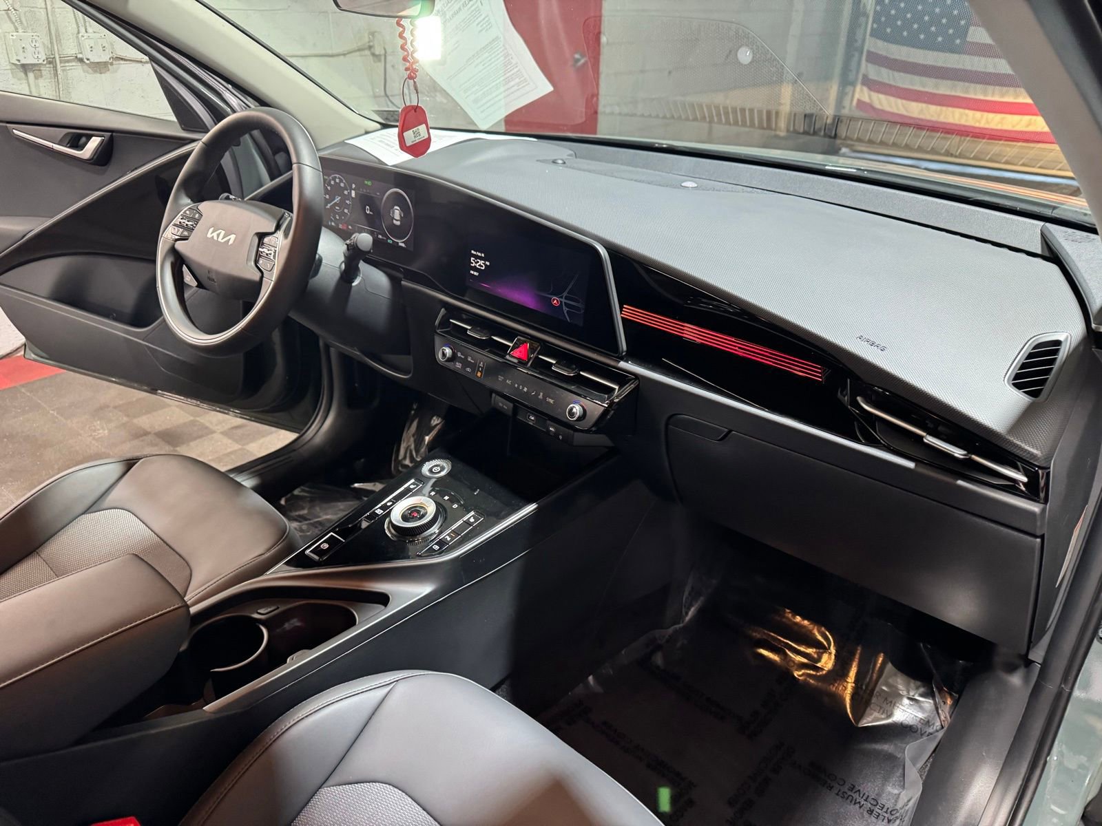 Used 2025 Kia Niro Wind w/ Wind Preserve Package image 14